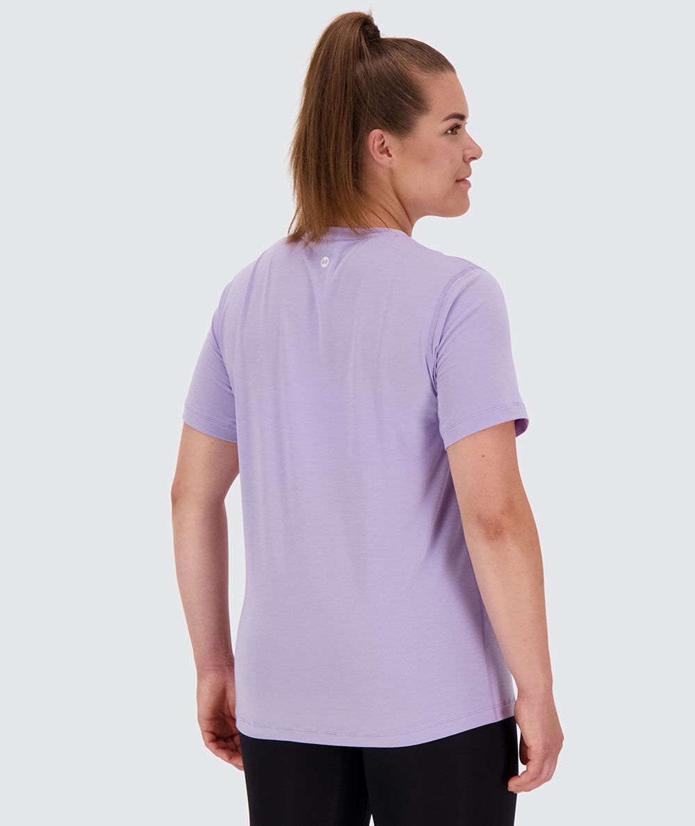 Sustainable and comfortable training t-shirt for women#color_lavender