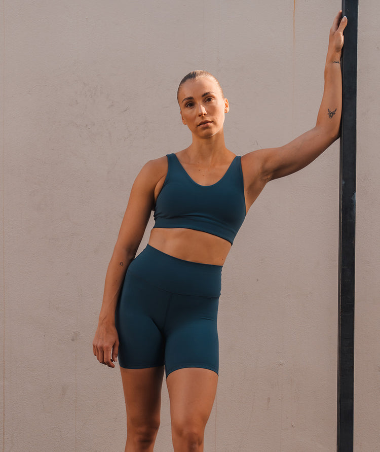 Supersoft V-neck Bra, Model 176 cm / size S#color_dusty-navy