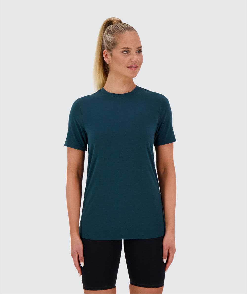 womens oversized everyday tee, Model 173 cm / size S#color_forest-green