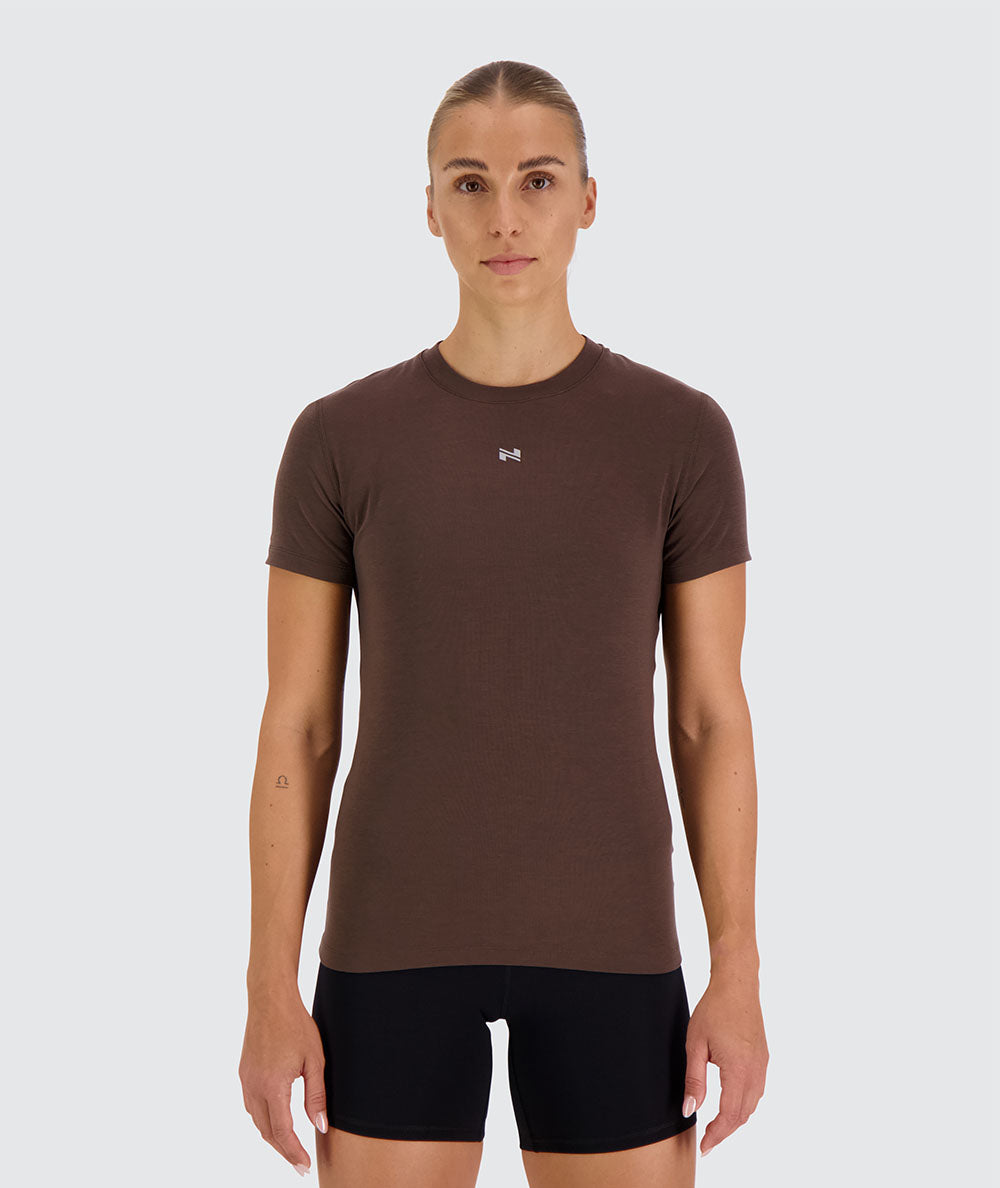 women's training tee, Model 176 cm / size S#color_coffee-bean