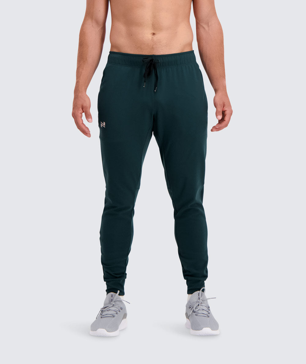 Mens Training Joggers, Model 182 cm / size M#color_Forest-Green