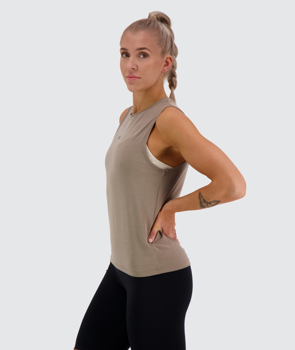 women's lightweight training top#color_sand