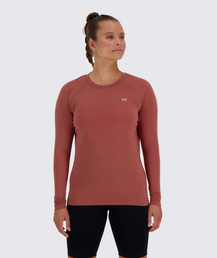 Women's longsleeve training shirt, Model 168 cm / size S#color_brick