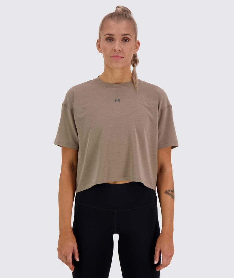 Boxy Cropped Training t-shirt #color_sand