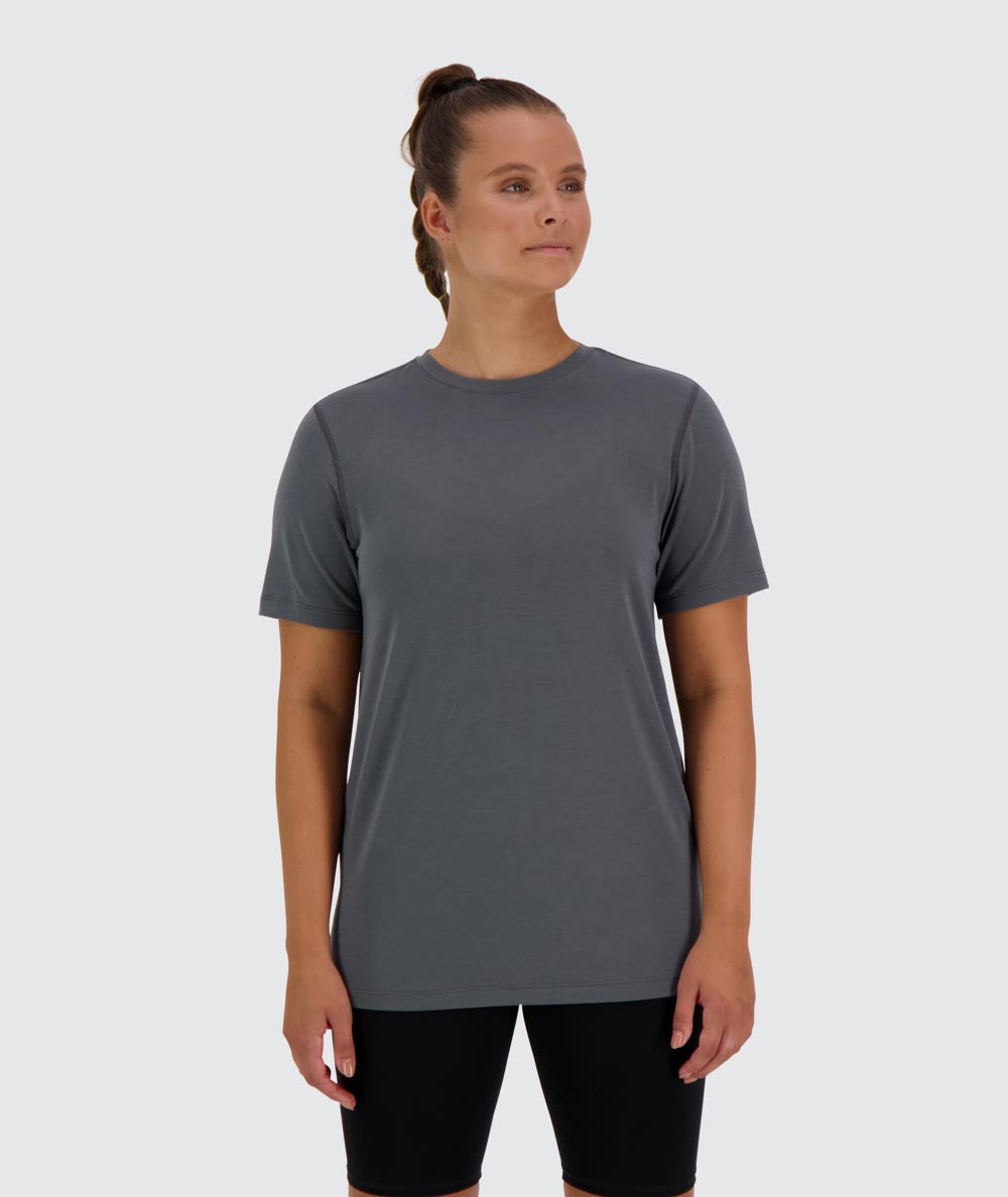 Women's Everyday Tee, Model 168 cm / size S#color_steel-grey